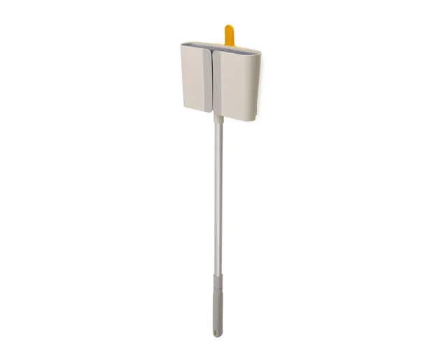 joseph-joseph-cleantech-wandmontierter-besen-mit-teleskop-aluminiumstiel-weicher image 1