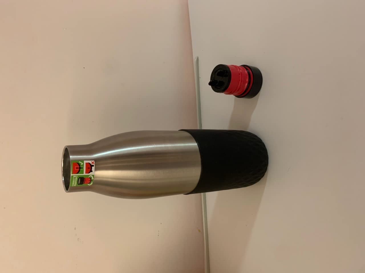 Sehr gute Flasche mit kleinem Mak