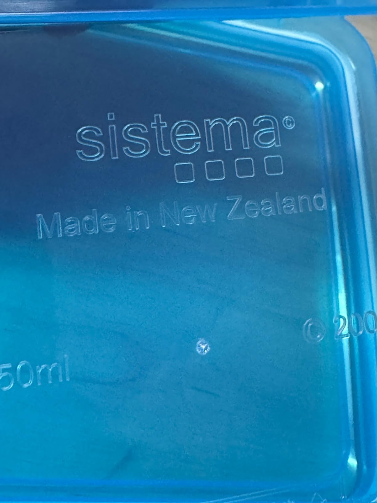 Ein Deckel ließ sich schwer schließen