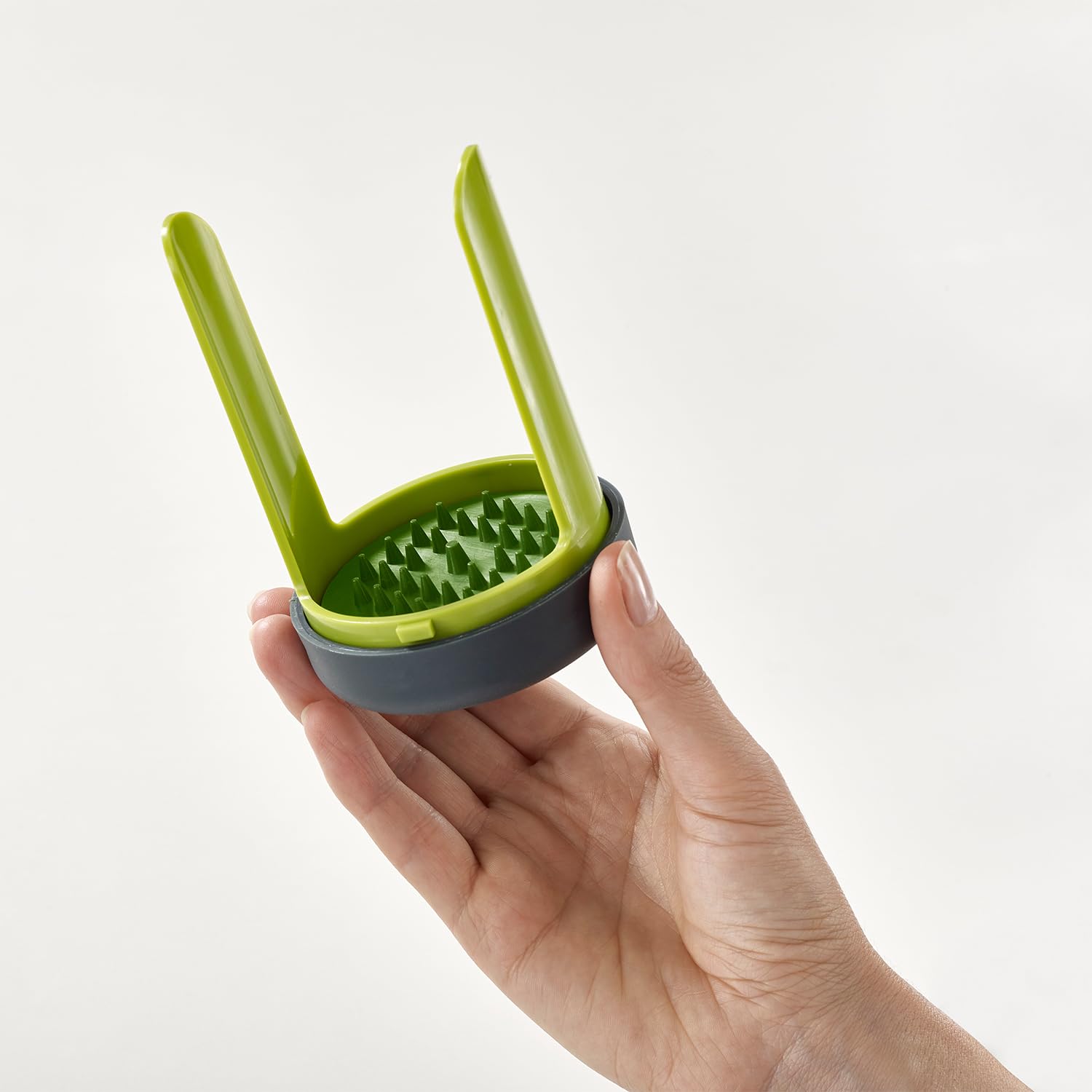 joseph-joseph-spiro-handheld-spiralizer-gem-seschneider-mit-2-klingen-grob-fein- image 4