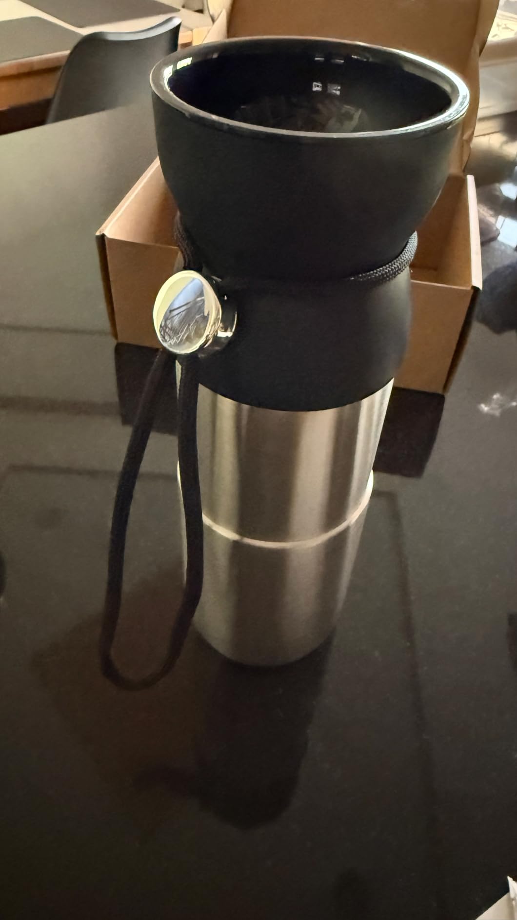 Solide, aber der kleine Becher ist fast zu klein