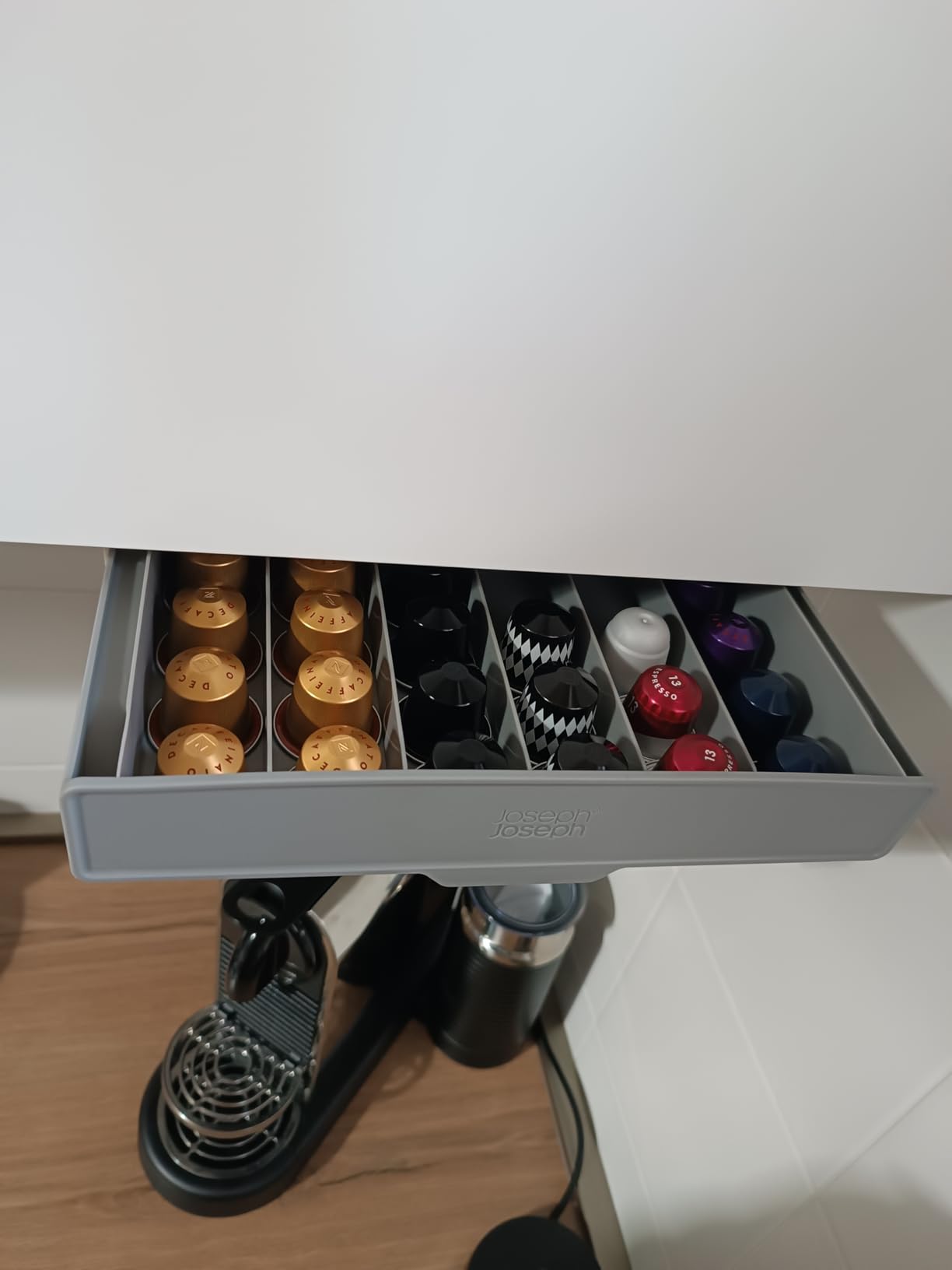 Ordnungswunder unter dem Regal