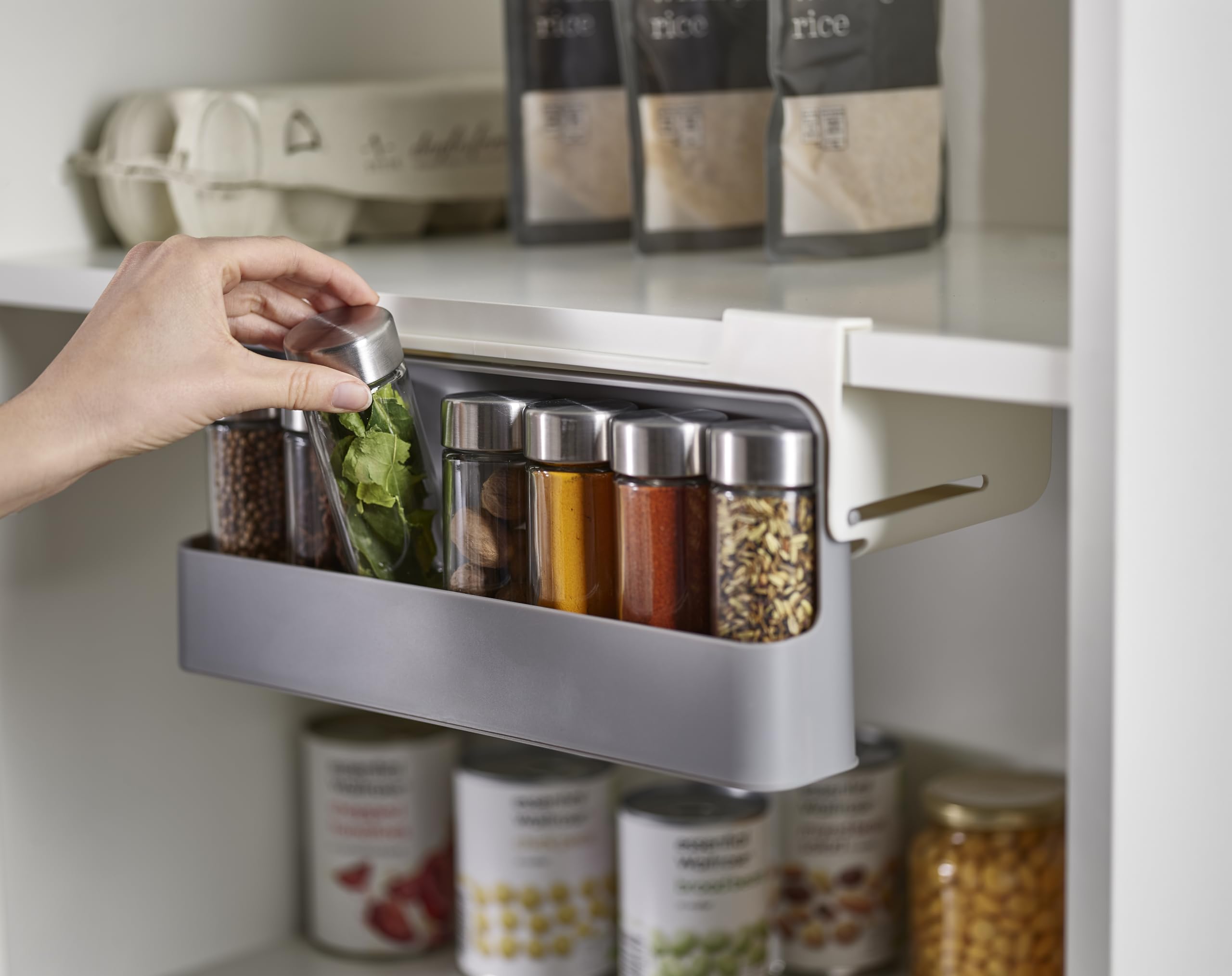 joseph-joseph-cupboardstore-gew-rzregal-unter-regal-organizer-mit-ausziehbarer-s image 5