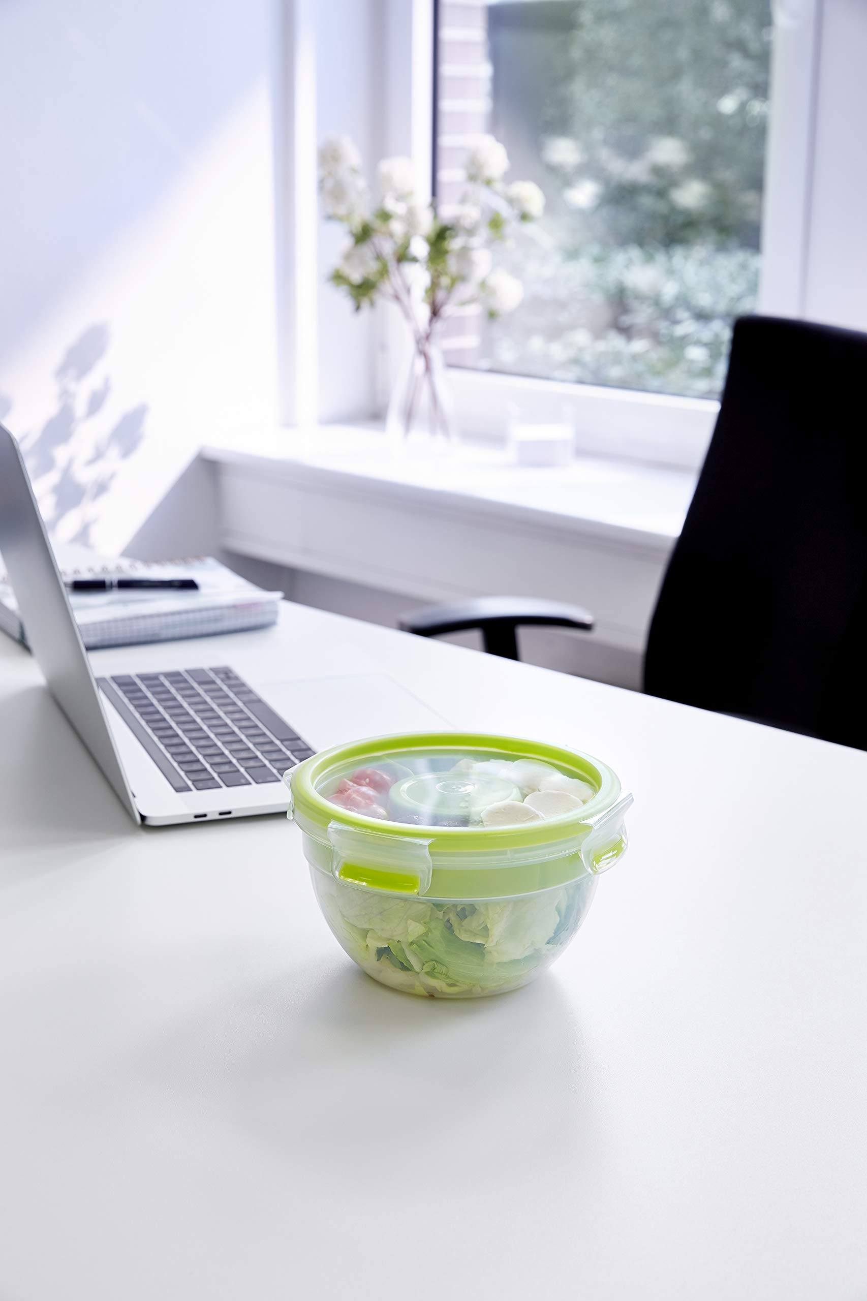 emsa-clip-go-salatbox-2-6-l-runde-frischhaltedose-mit-2-f-chern-frischedichtung- image 5