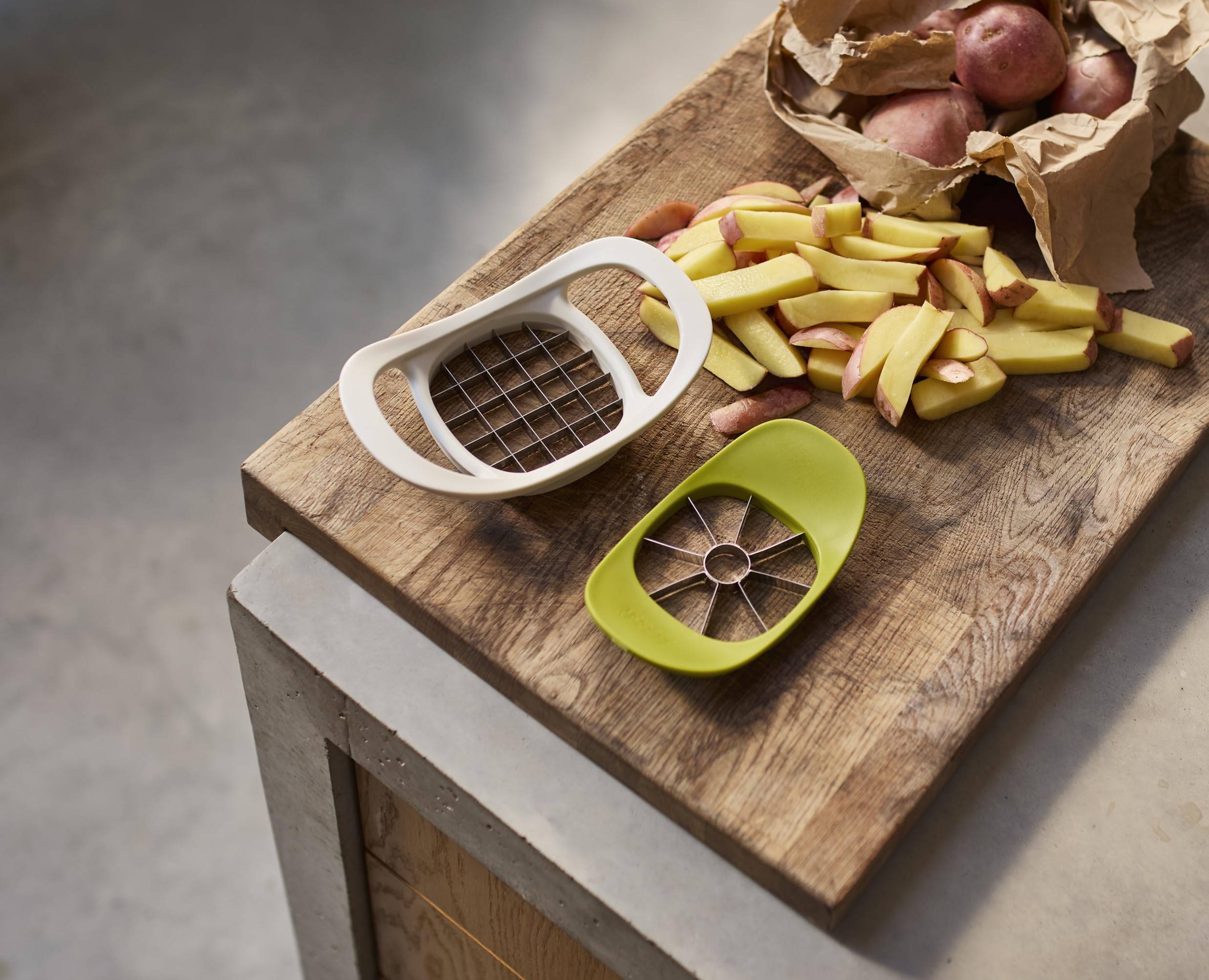 joseph-joseph-nest-press-2-in-1-apfelausstecher-pommes-schneider-edelstahlklinge image 3