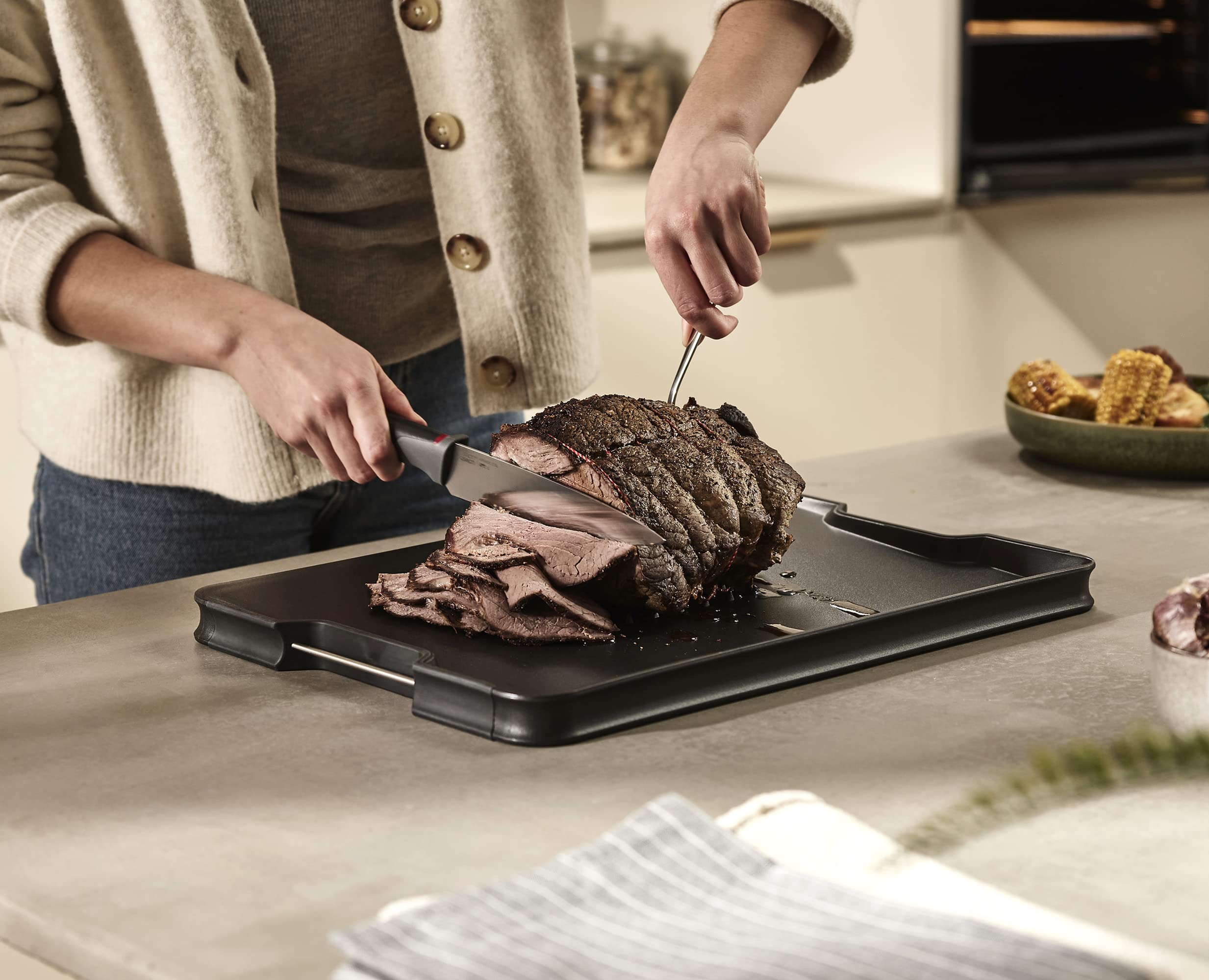 joseph-joseph-cut-carve-plus-schneidebrett-gro-doppelseitig-mit-fleisch-spikes-e image 3