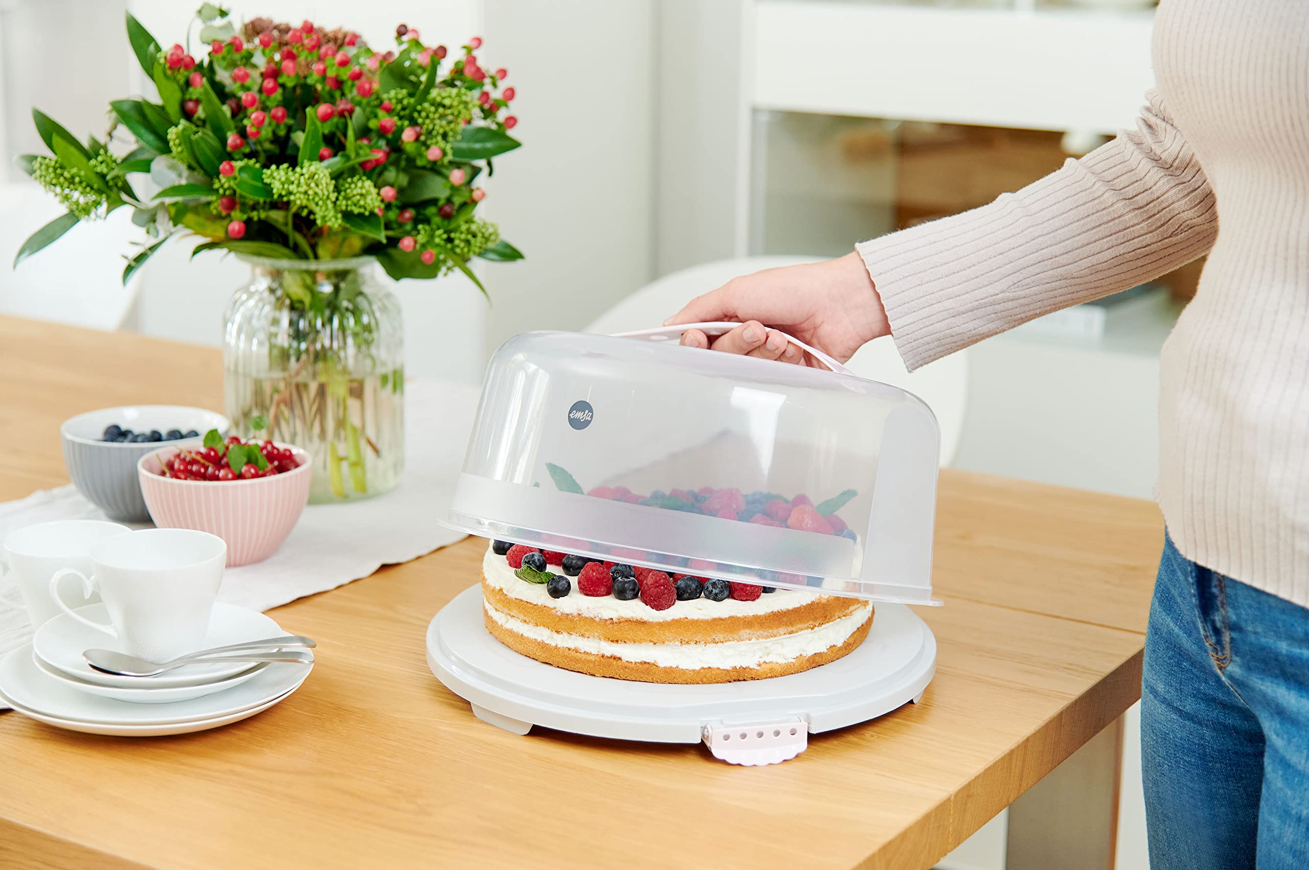 emsa-prep-bake-kuchenaufbewahrungsbox-rund-34-cm-mit-tragegriff-clipsverschluss- image 4