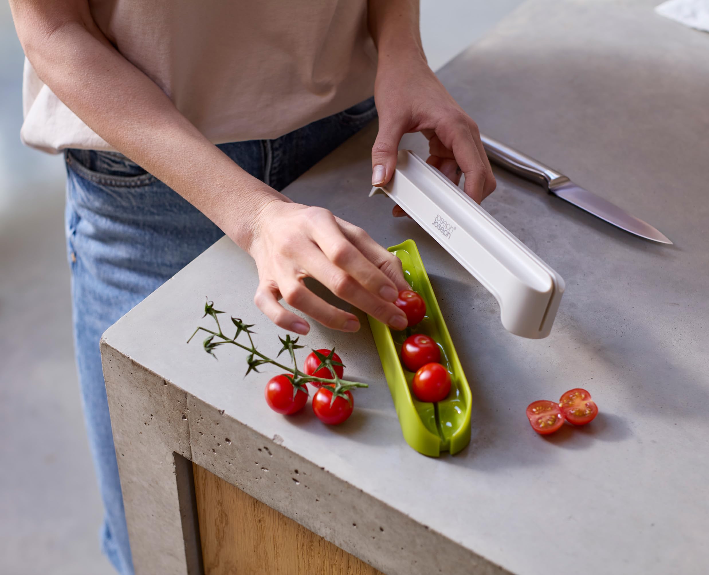 joseph-joseph-halve-it-schneidehilfe-f-r-kleine-fr-chte-trauben-tomatenschneider image 3