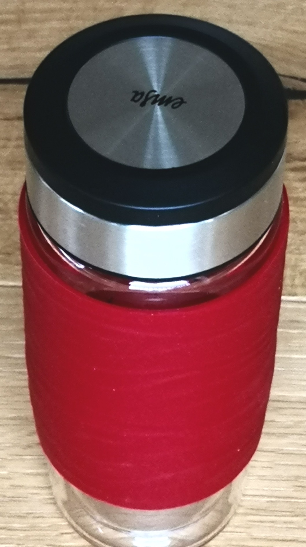 Guter Teebecher mit kleinen Abstrichen