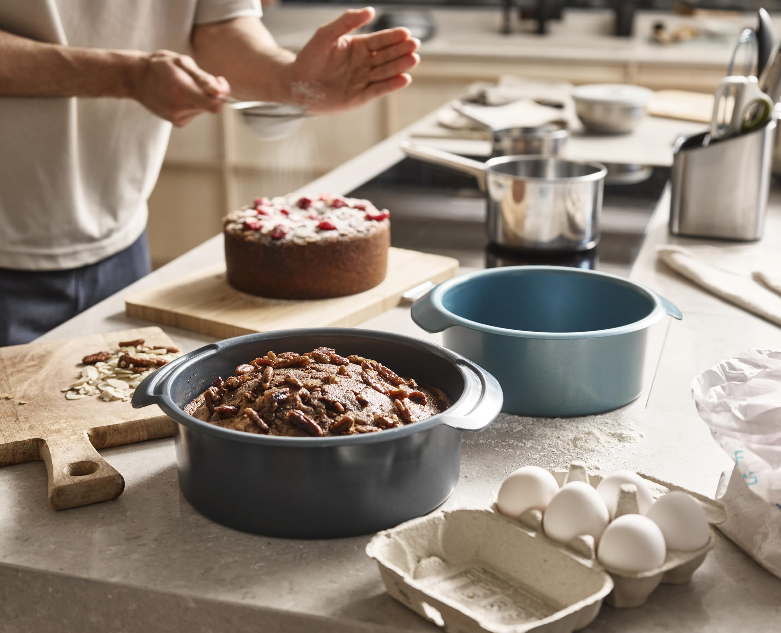 joseph-joseph-nest-bake-2er-set-antihaft-kuchenformen-rund-23-cm-20-cm-karbonsta image 6